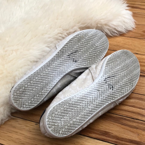 ADIDAS Floral Canvas Slip On Sneakers - Picture 6 of 6
